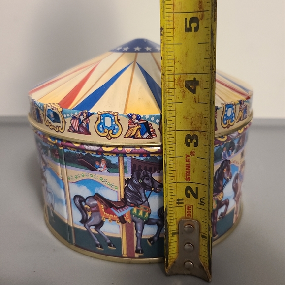 Hershey Carousel Hometown #13 Collectible 1996 Tin - Picture 10 of 10